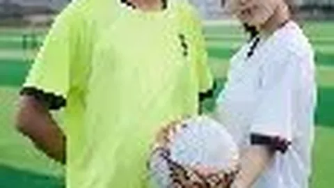 利物浦球星萨拉赫场边欢笑互动，与伊萨克、埃基蒂克欢乐时光瞬间曝光！